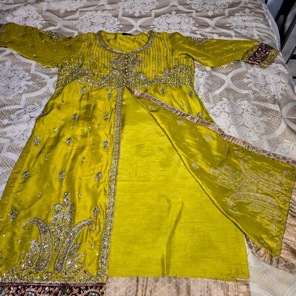 Indian Pakistani Formal Salwar Suit - Picture 4 of 15